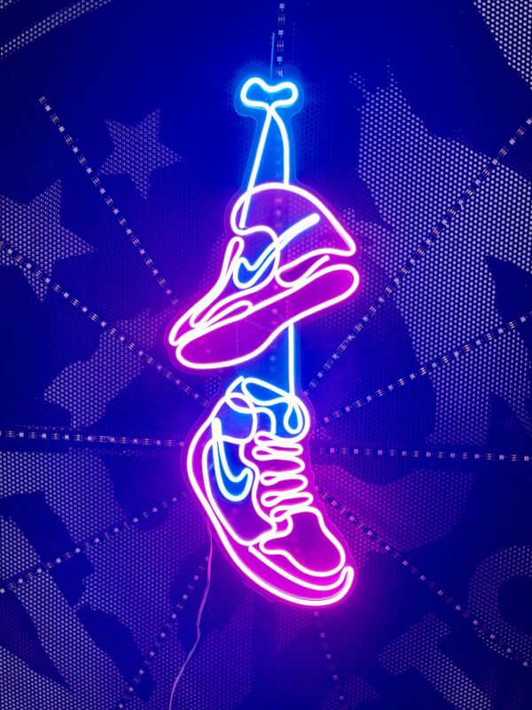 🟣 Neón Deportivo "Sneaker Glow"NEONES